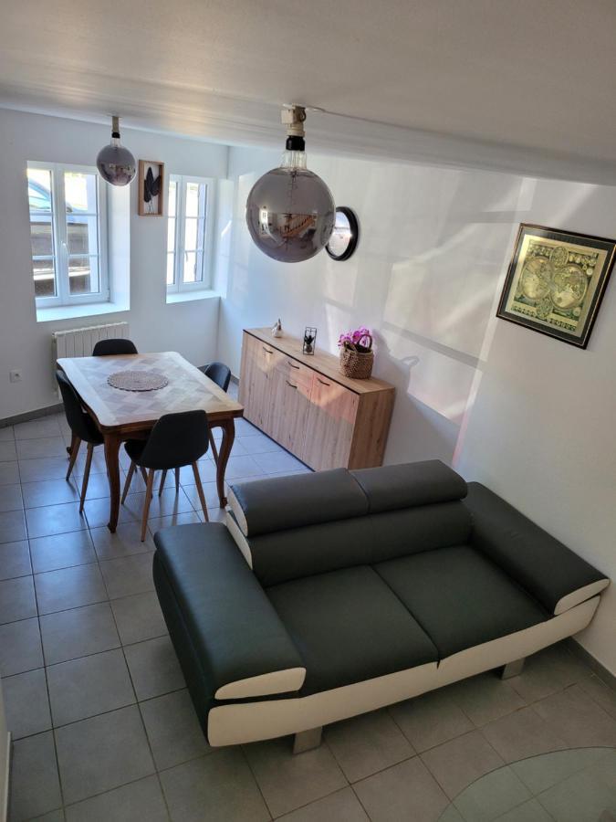Appartement Meuble Duplex T3. Baume-les-Dames Bagian luar foto