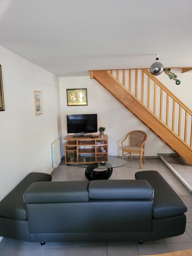 Appartement Meuble Duplex T3. Baume-les-Dames Bagian luar foto